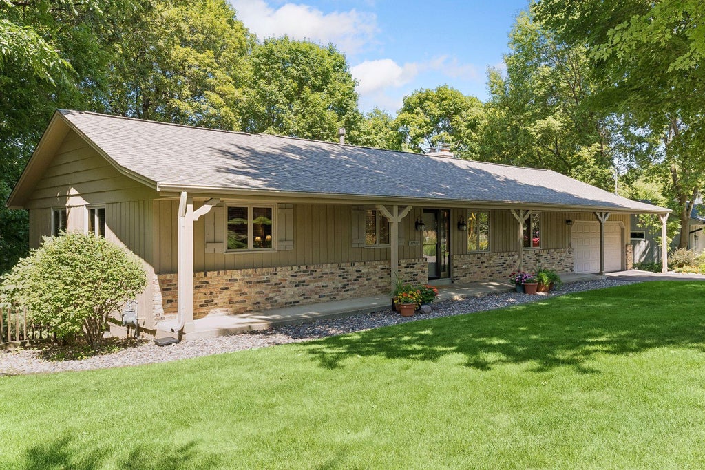 Photo of 17380 Hampton Court, Minnetonka, MN 55345 (MLS # 7127004)