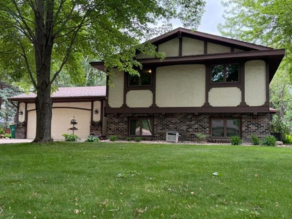Photo of 725 S Gilman Avenue, Litchfield, MN 55355 (MLS # 7084590)
