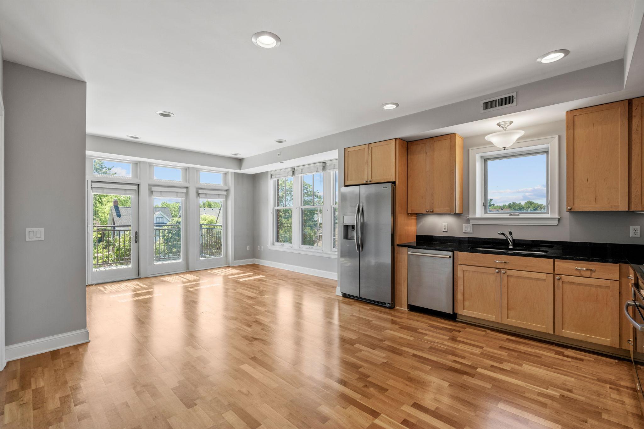 1060 Grand Avenue 300