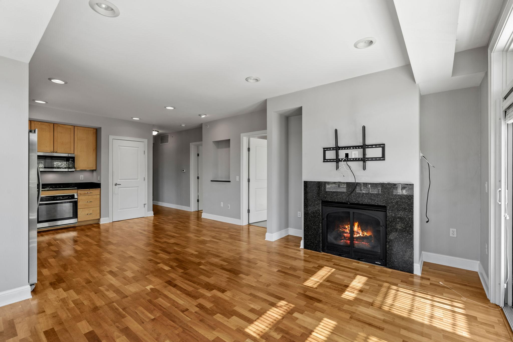 1060 Grand Avenue 300