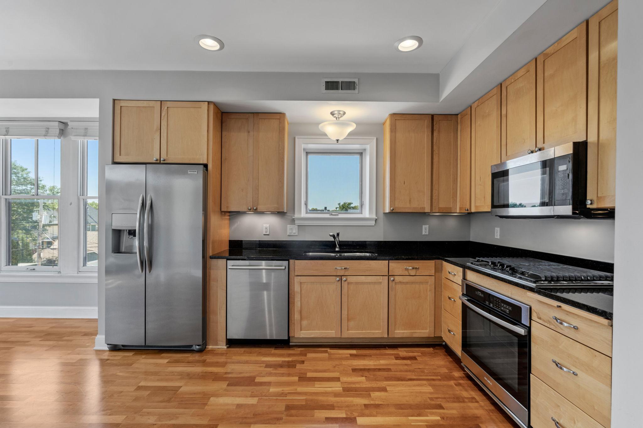 1060 Grand Avenue 300