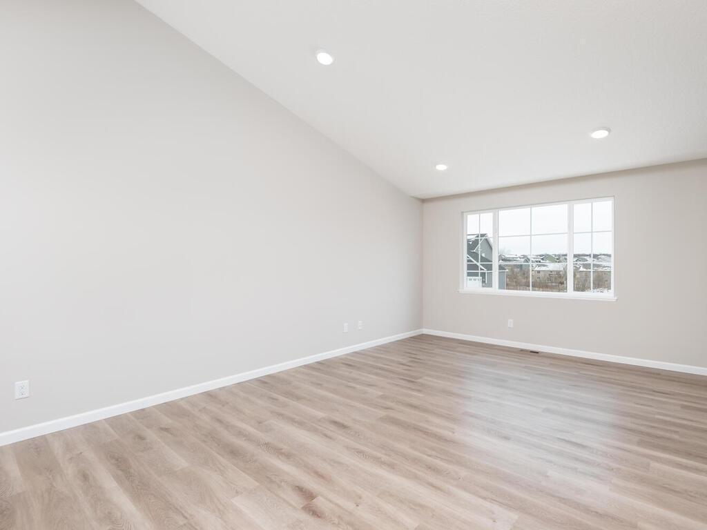 633 Hawthorne Lane