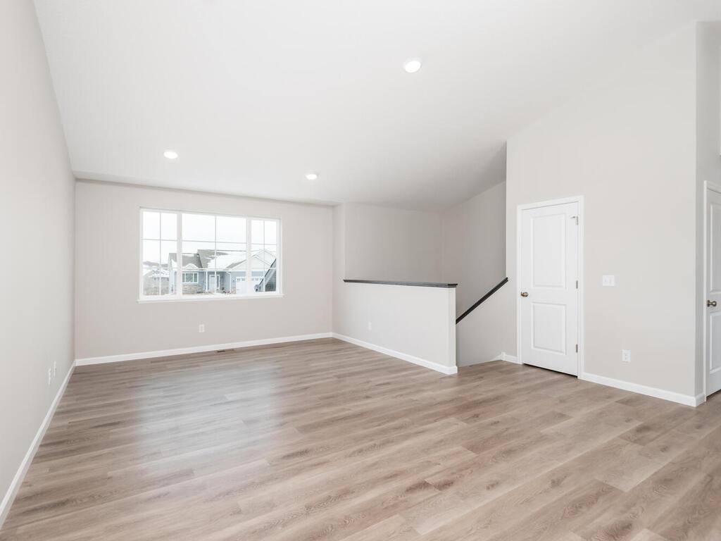 633 Hawthorne Lane