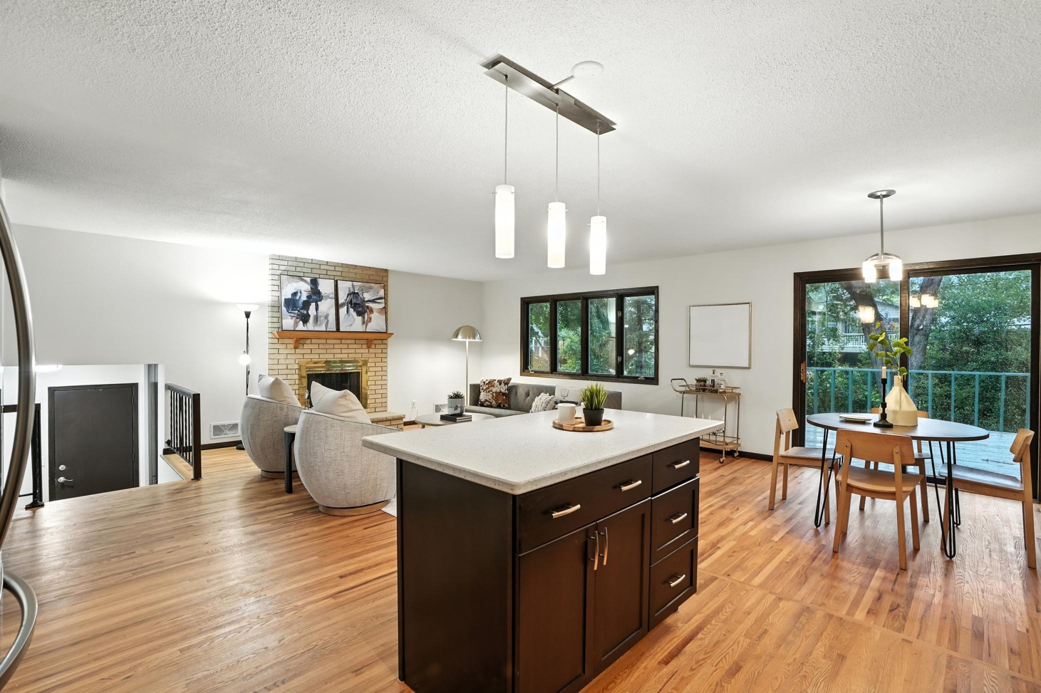 537 Woodhill Drive