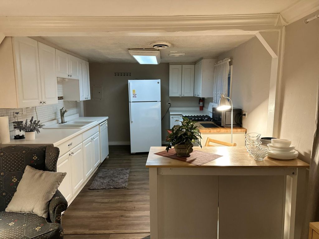 Photo of 160 W 84th Street, Bloomington, MN 55420 (MLS # 7018797)