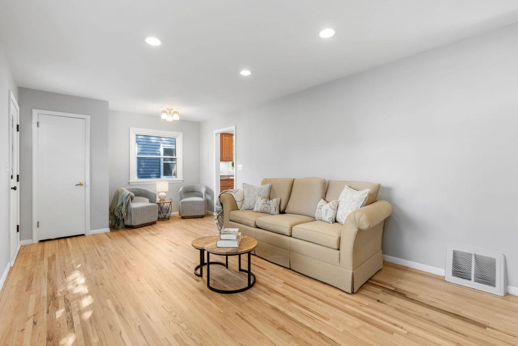 Photo of 3413 Boone Avenue S, Saint Louis Park, MN 55426 (MLS # 7147549)