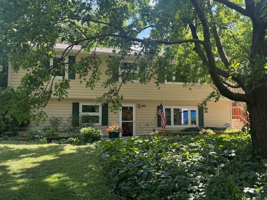 Photo of 450 Ranchview Lane N, Plymouth, MN 55447 (MLS # 7134068)