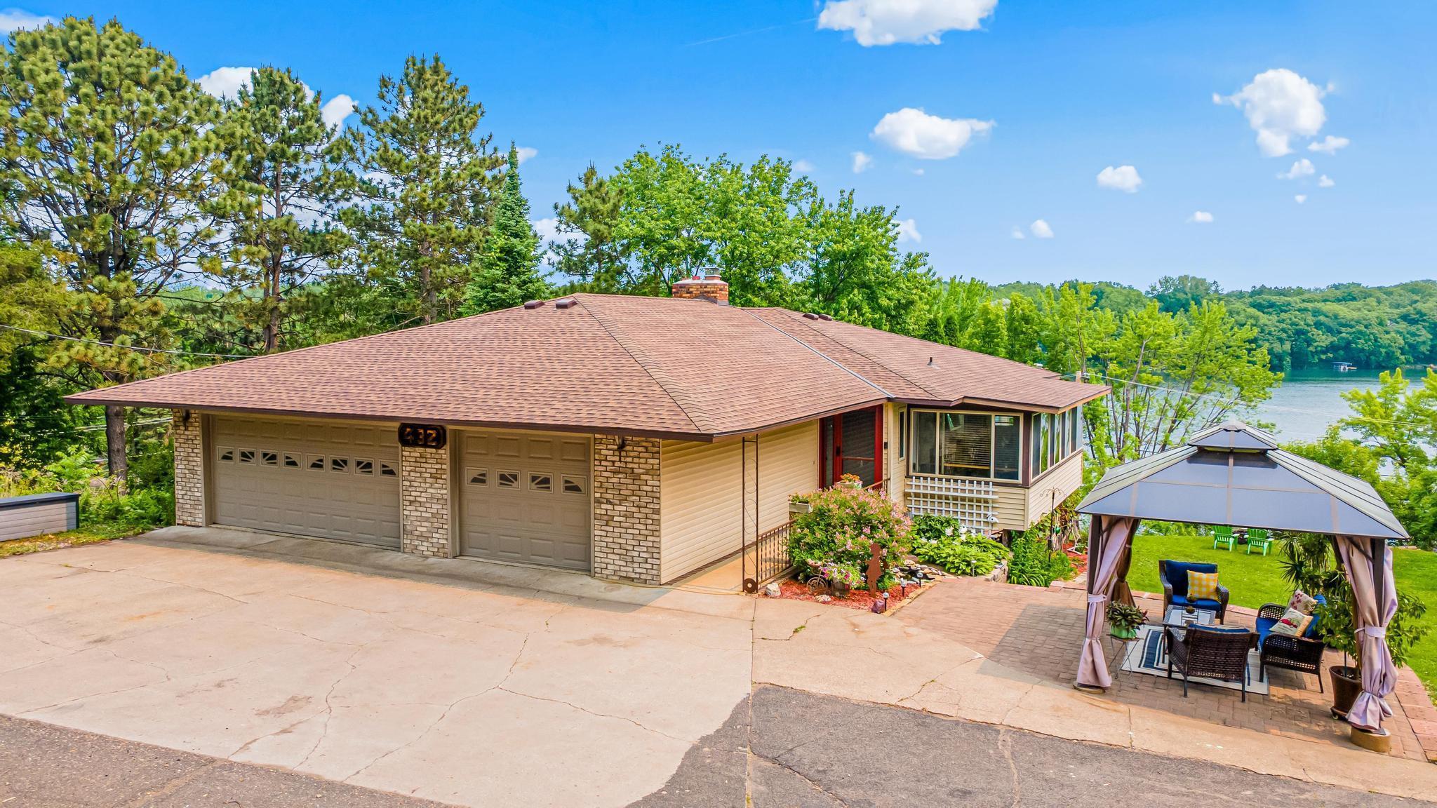 432 Mccarrons Boulevard S
