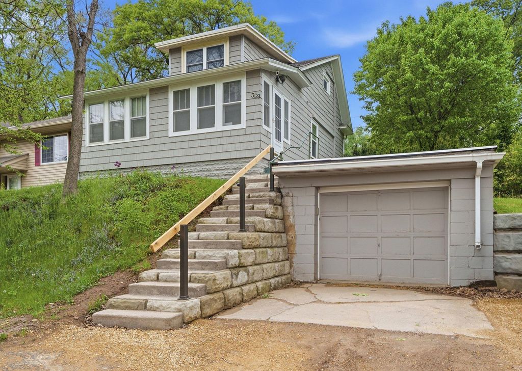 Photo of 309 Etna Street, Saint Paul, MN 55106 (MLS # 7076655)