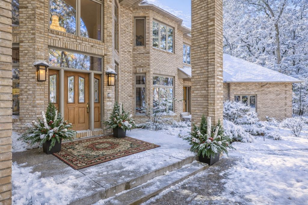 Photo of 4 W Bay Lane, North Oaks, MN 55127 (MLS # 7019184)