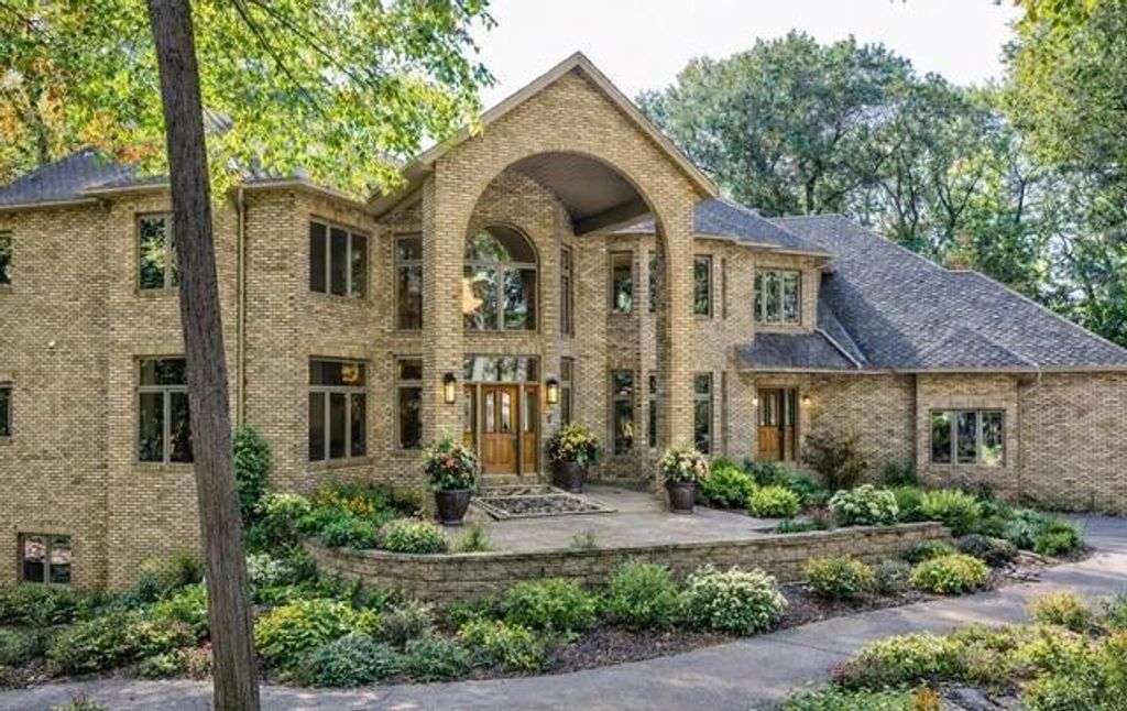 Photo of 4 W Bay Lane, North Oaks, MN 55127 (MLS # 7019184)