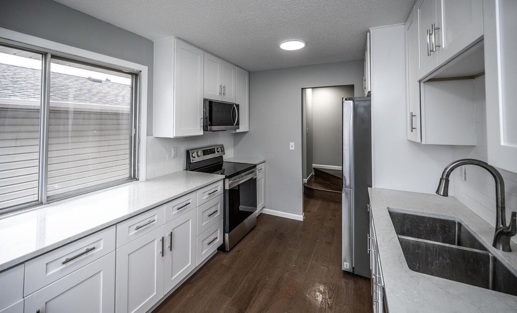 Photo of 2321 Pond Avenue E, Maplewood, MN 55119 (MLS # 7006907)