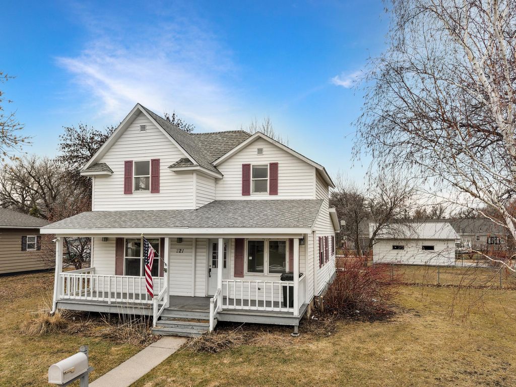 Photo of 221 W Park Avenue, Warren, MN 56762 (MLS # 7058158)