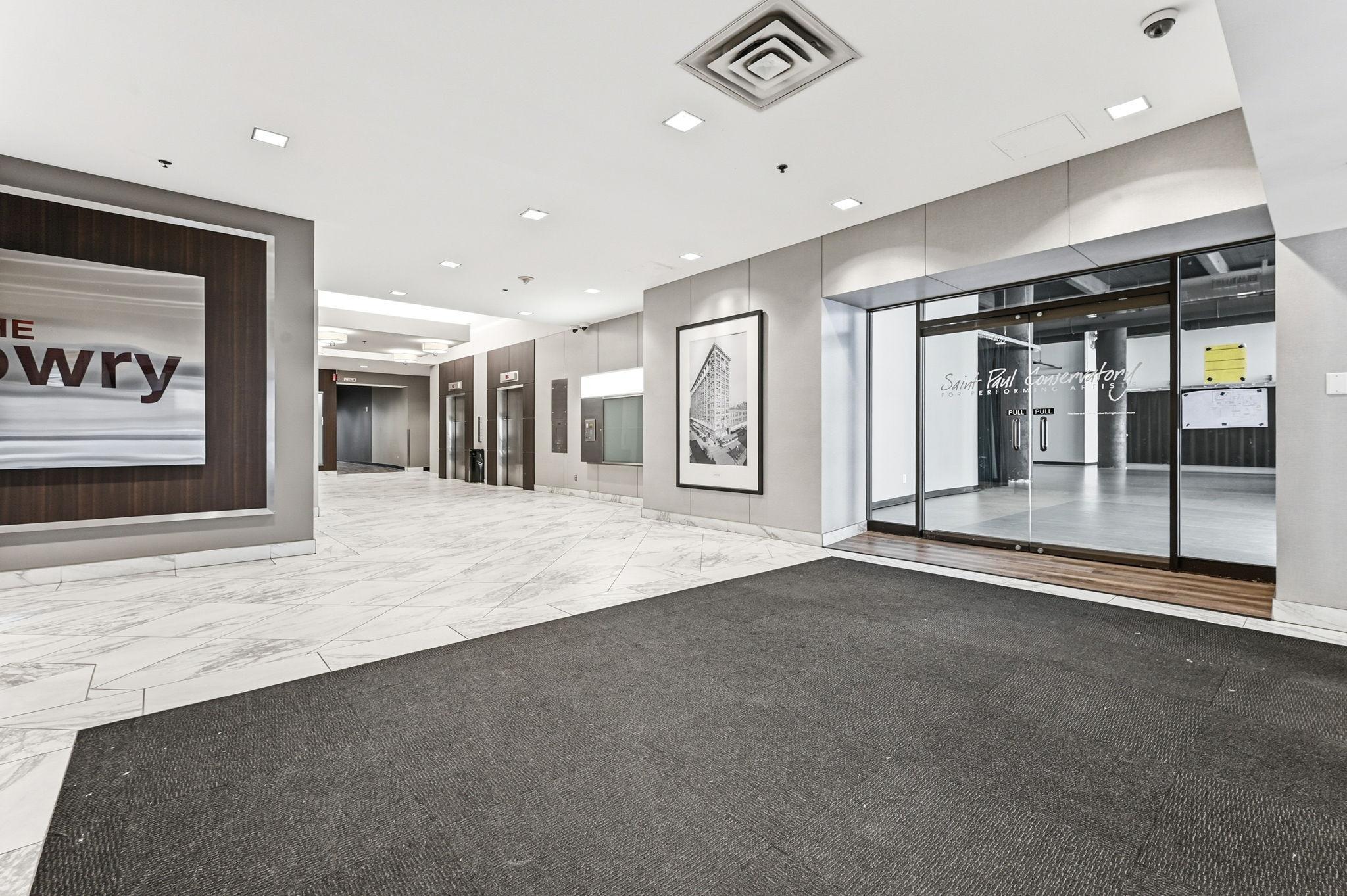 350 Saint Peter Street 909