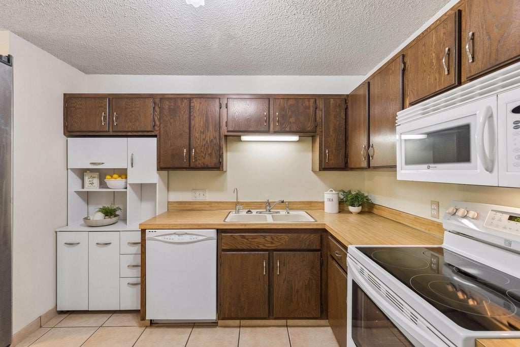 Photo of 2466 Cobble Hill Alcove #A, Woodbury, MN 55125 (MLS # 7152753)