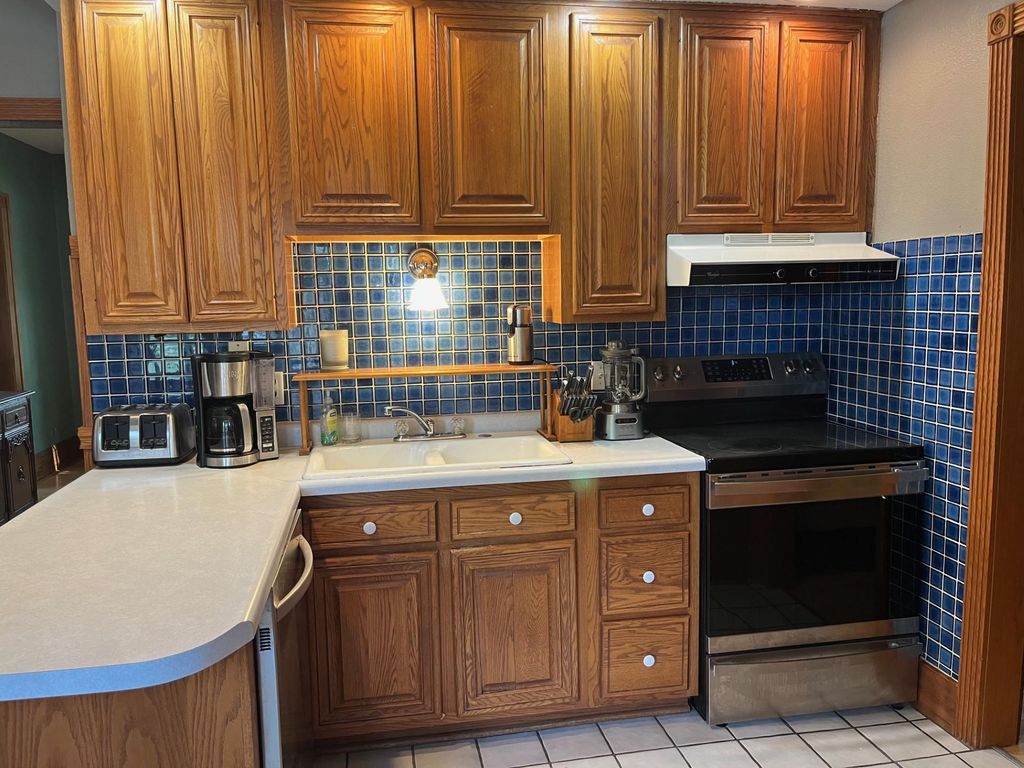 Photo of 802 N Ramsey Avenue, Litchfield, MN 55355 (MLS # 7077715)