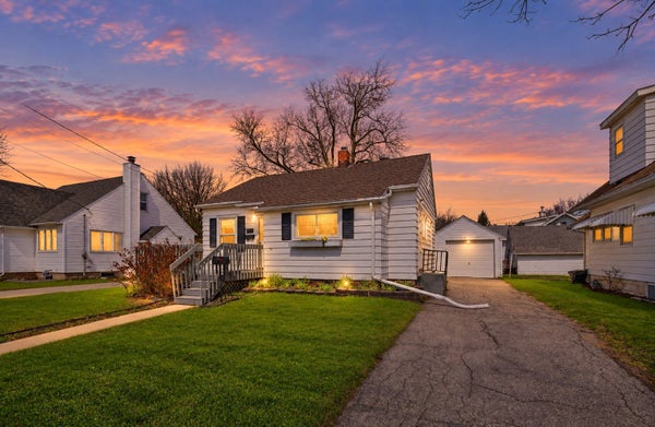 1431 1ST ST SE, ROCHESTER, MN 55904 - Image 0f55b656ed2bcba5d0dcf2fdda17dd39/965160593
