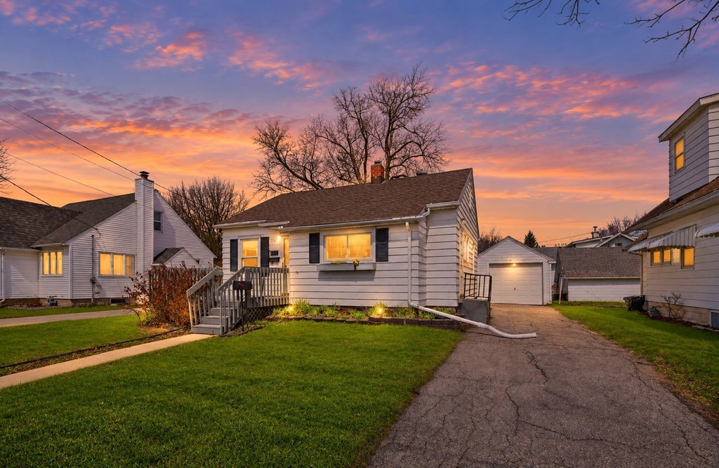 Photo of 1431 1st Street SE, Rochester, MN 55904 (MLS # 7147764)