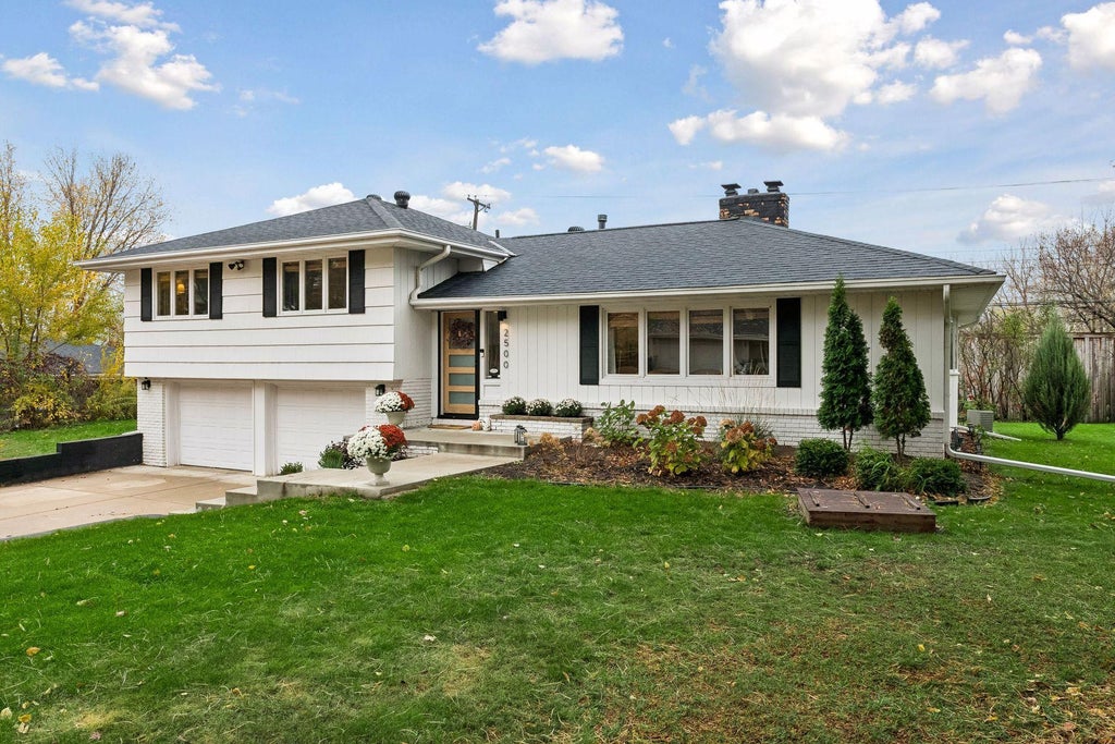 Photo of 2500 Winfield Avenue, Golden Valley, MN 55422 (MLS # 7163655)