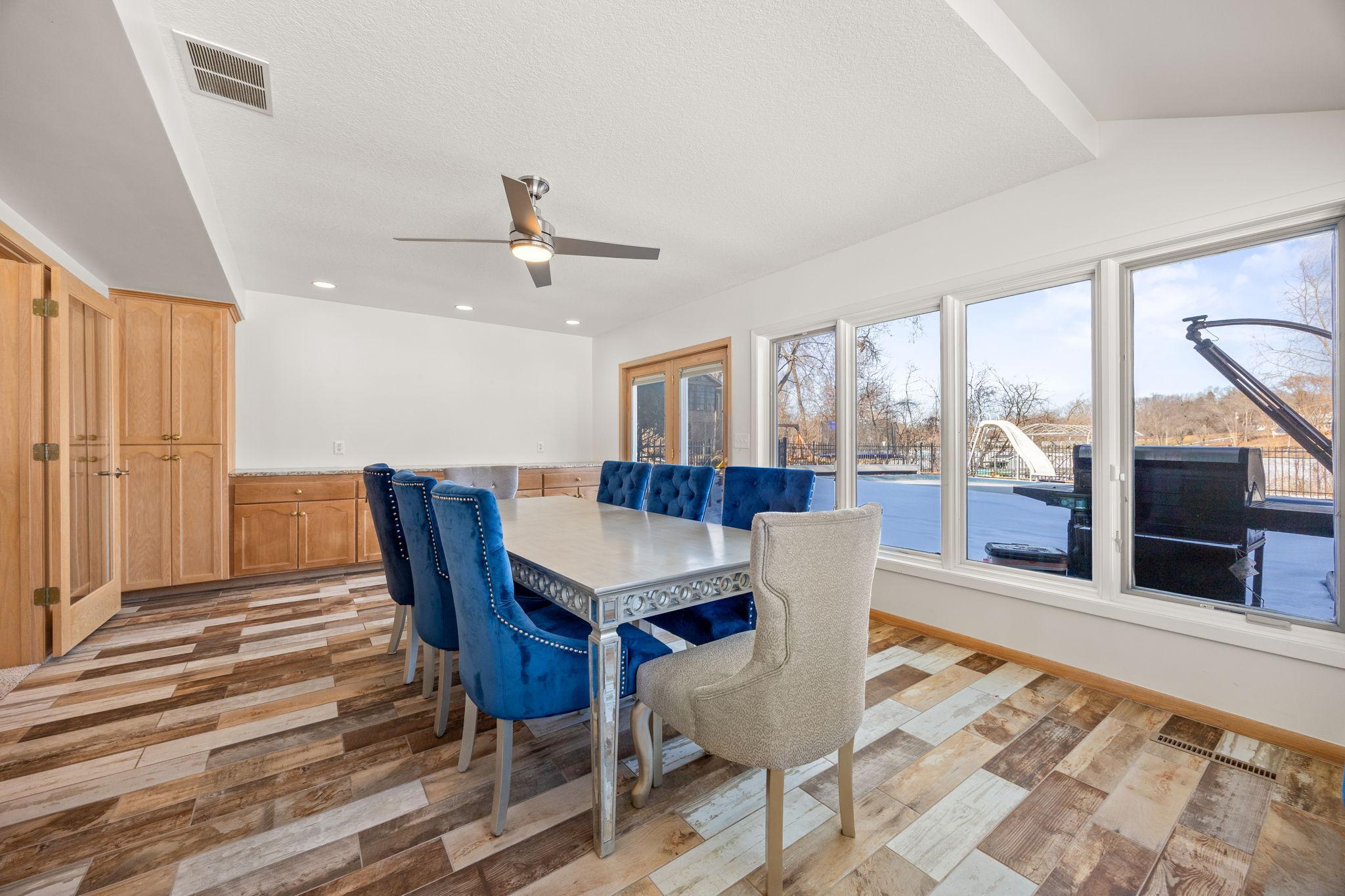 Little Canada, Minnesota, 55117, United States, 5 Bedrooms Bedrooms, ,4 BathroomsBathrooms,Residential,Active,2032077