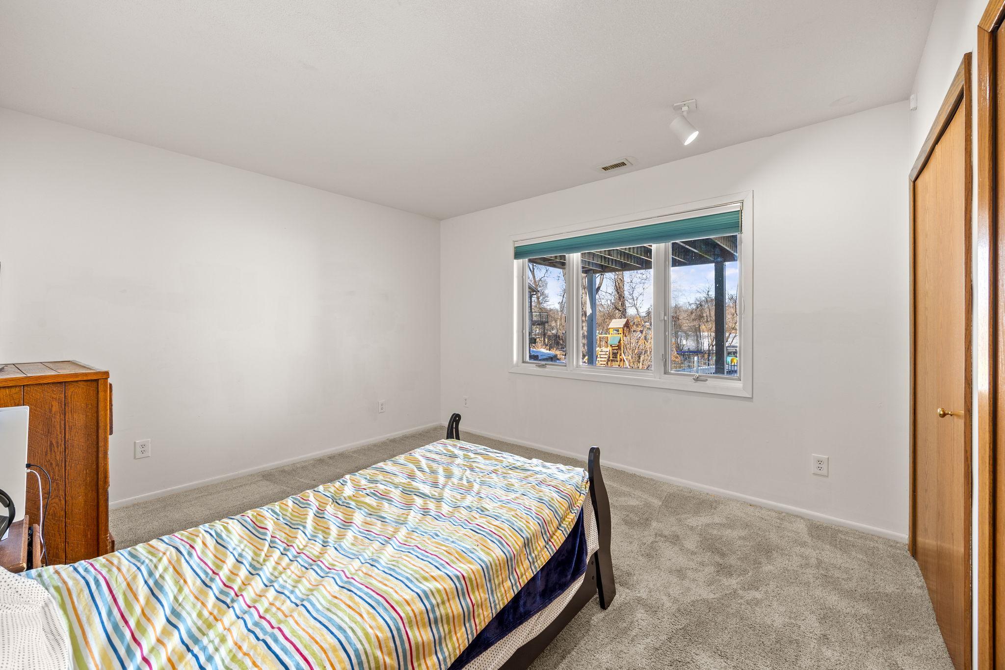Little Canada, Minnesota, 55117, United States, 5 Bedrooms Bedrooms, ,4 BathroomsBathrooms,Residential,Active,2032077