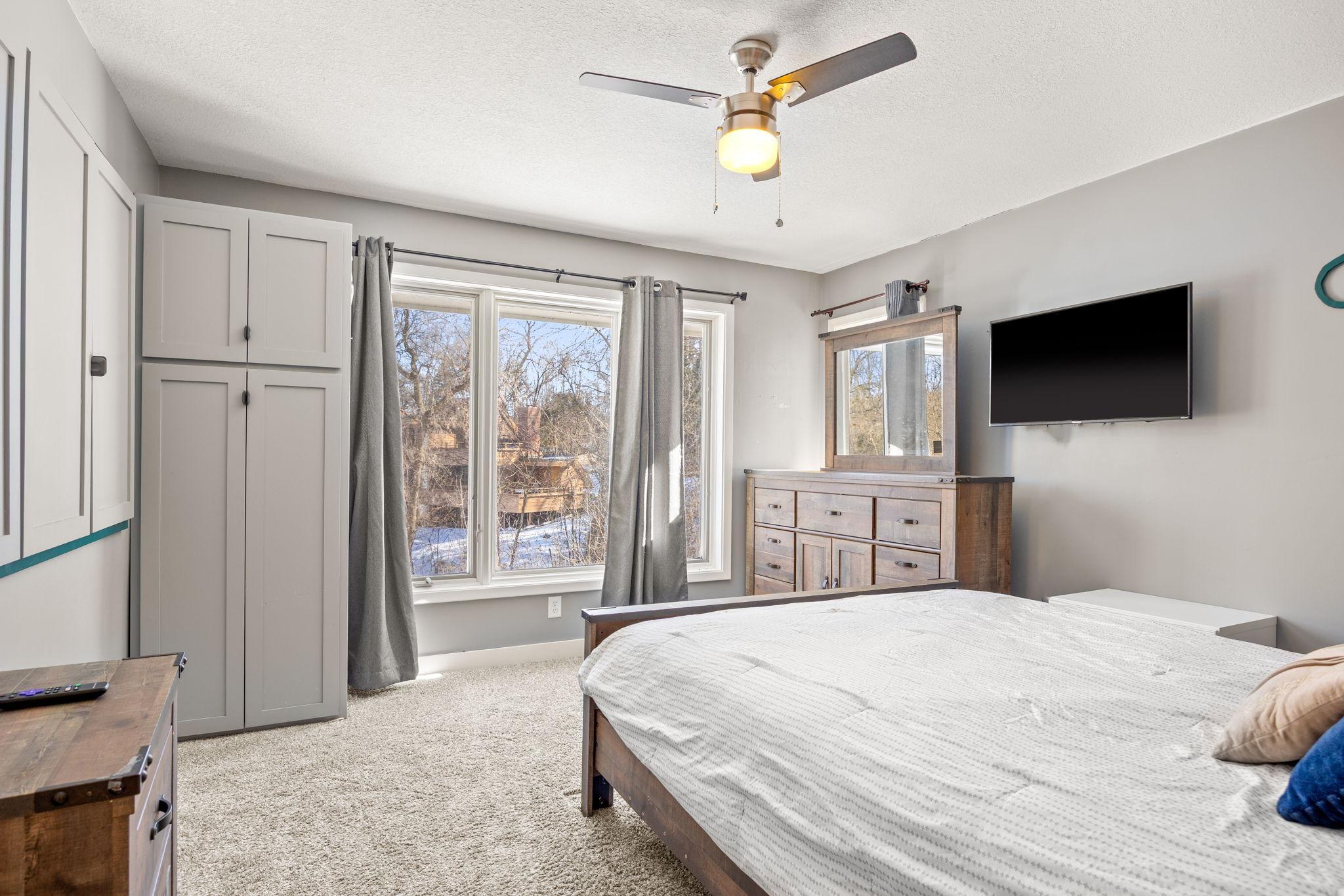 Little Canada, Minnesota, 55117, United States, 5 Bedrooms Bedrooms, ,4 BathroomsBathrooms,Residential,Active,2032077