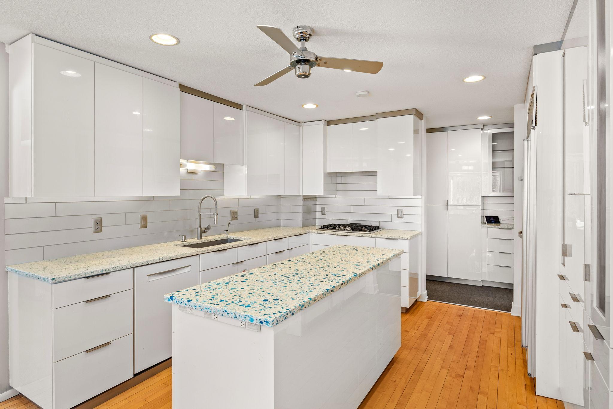 Little Canada, Minnesota, 55117, United States, 5 Bedrooms Bedrooms, ,4 BathroomsBathrooms,Residential,Active,2032077