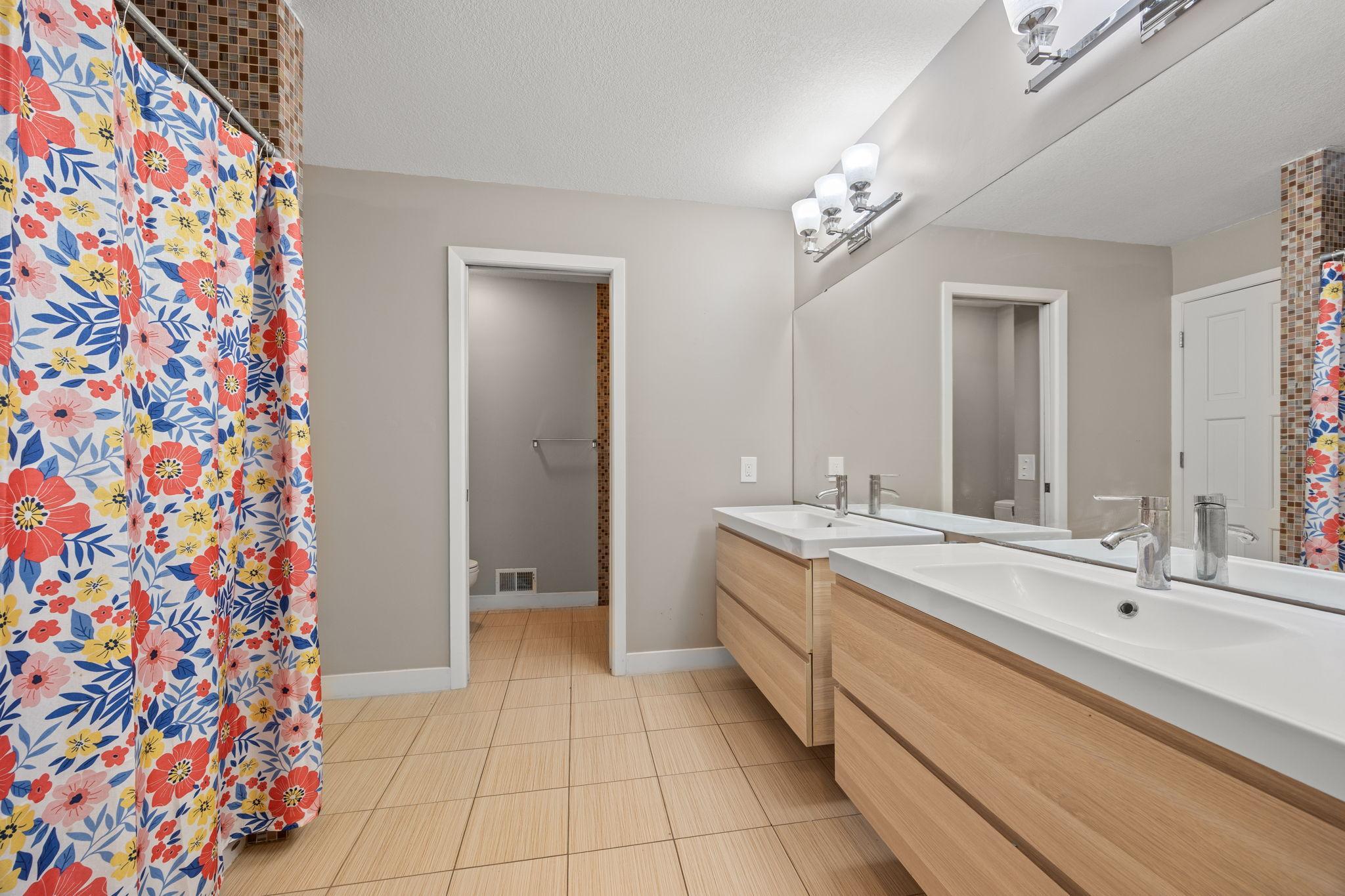 Little Canada, Minnesota, 55117, United States, 5 Bedrooms Bedrooms, ,4 BathroomsBathrooms,Residential,Active,2032077