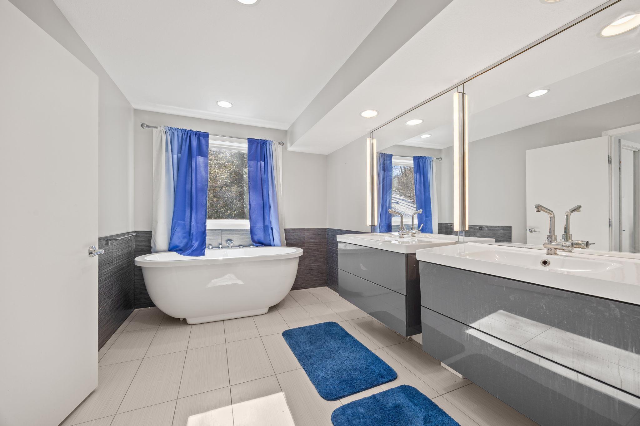 Little Canada, Minnesota, 55117, United States, 5 Bedrooms Bedrooms, ,4 BathroomsBathrooms,Residential,Active,2032077
