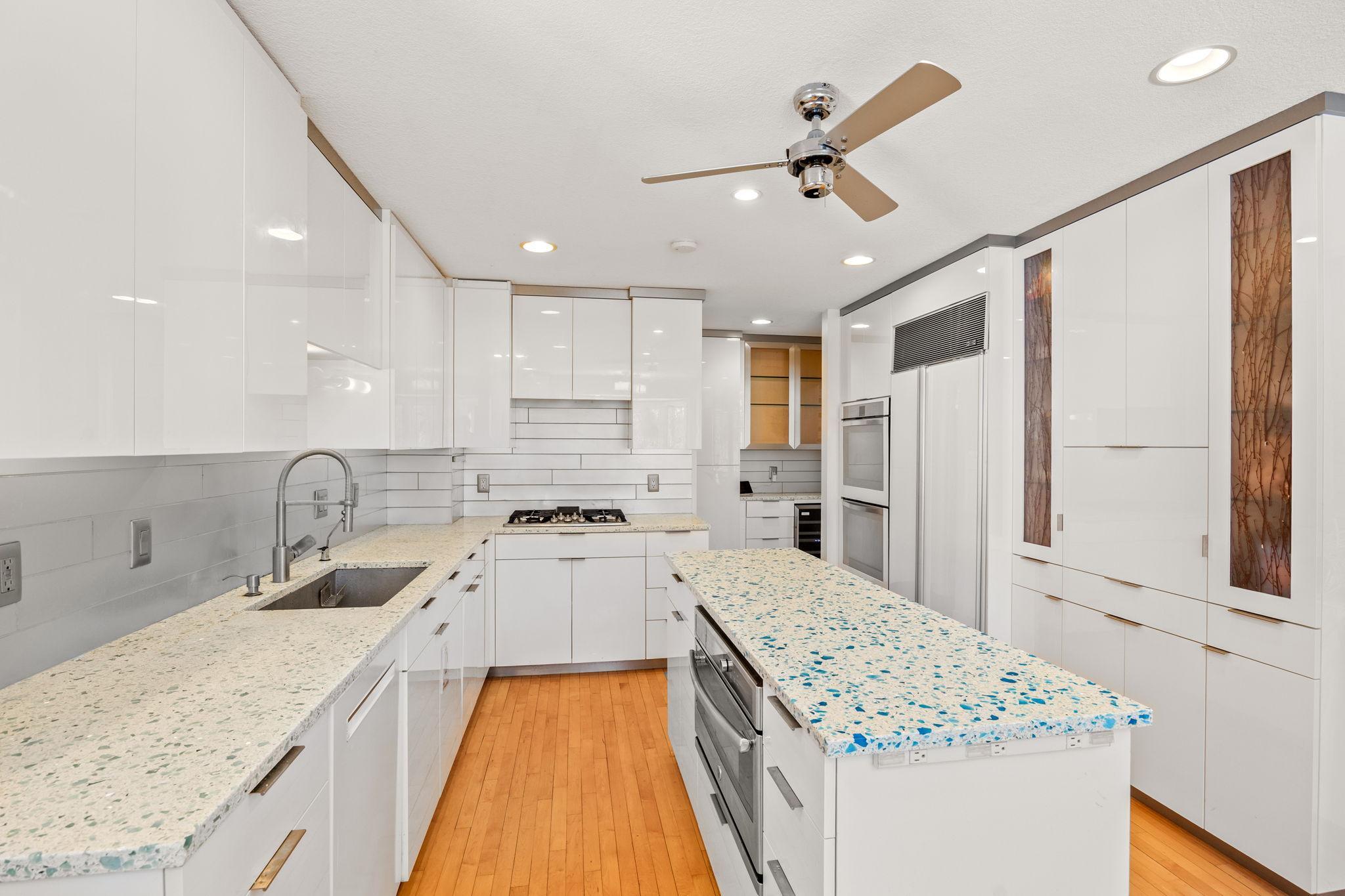 Little Canada, Minnesota, 55117, United States, 5 Bedrooms Bedrooms, ,4 BathroomsBathrooms,Residential,Active,2032077