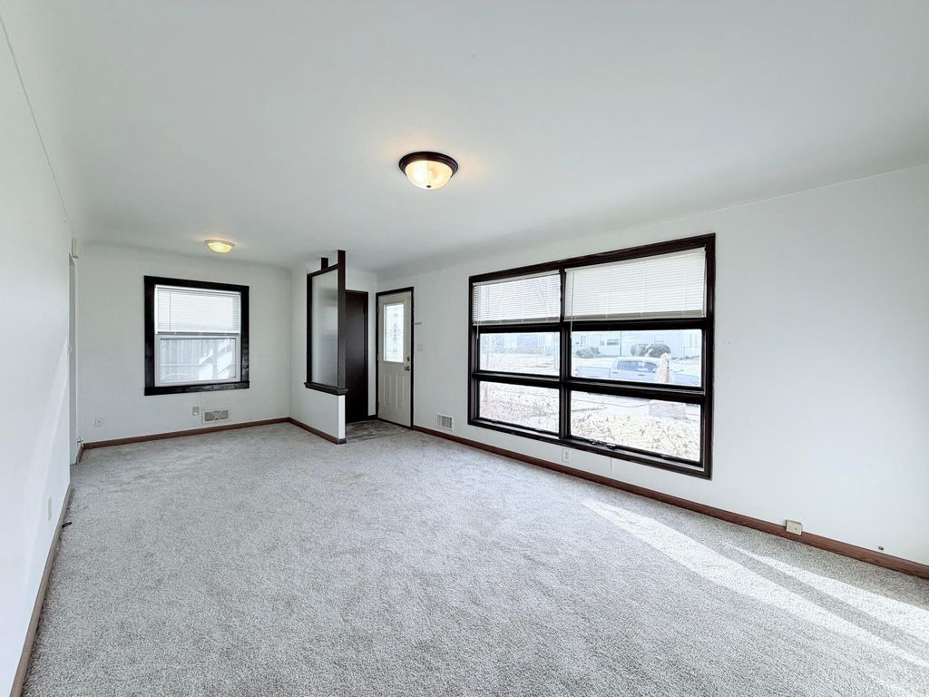 Photo of 1569 Montana Avenue E, Saint Paul, MN 55106 (MLS # 7037011)