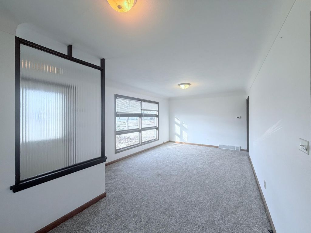 Photo of 1569 Montana Avenue E, Saint Paul, MN 55106 (MLS # 7037011)