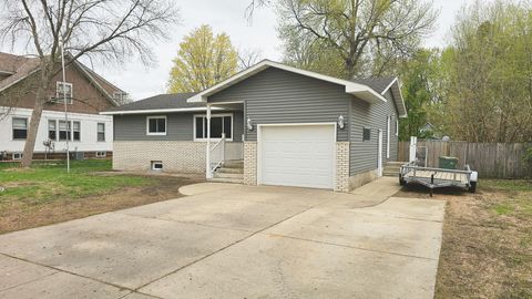 Photo of 424 E 2nd Street, Litchfield, MN 55355 (MLS # 6807405)
