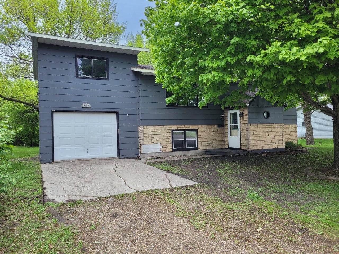 Photo 1 of 33 — 640 Ranchwood Drive, Bird Island, MN 55310