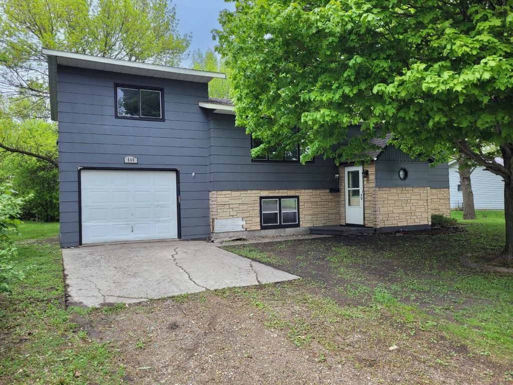Photo of 640 Ranchwood Drive, Bird Island, MN 55310 (MLS # 7100716)