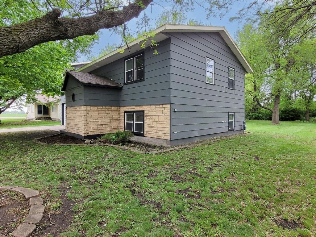 Photo of 640 Ranchwood Drive, Bird Island, MN 55310 (MLS # 7100716)