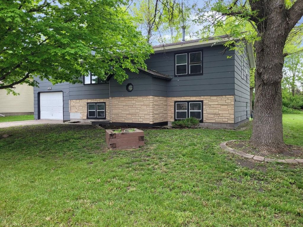 Photo of 640 Ranchwood Drive, Bird Island, MN 55310 (MLS # 7100716)
