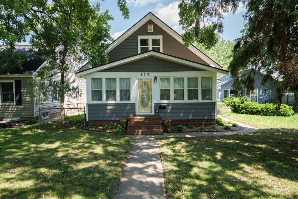 Photo of 424 16th Avenue N, South Saint Paul, MN 55075 (MLS # 7115938)