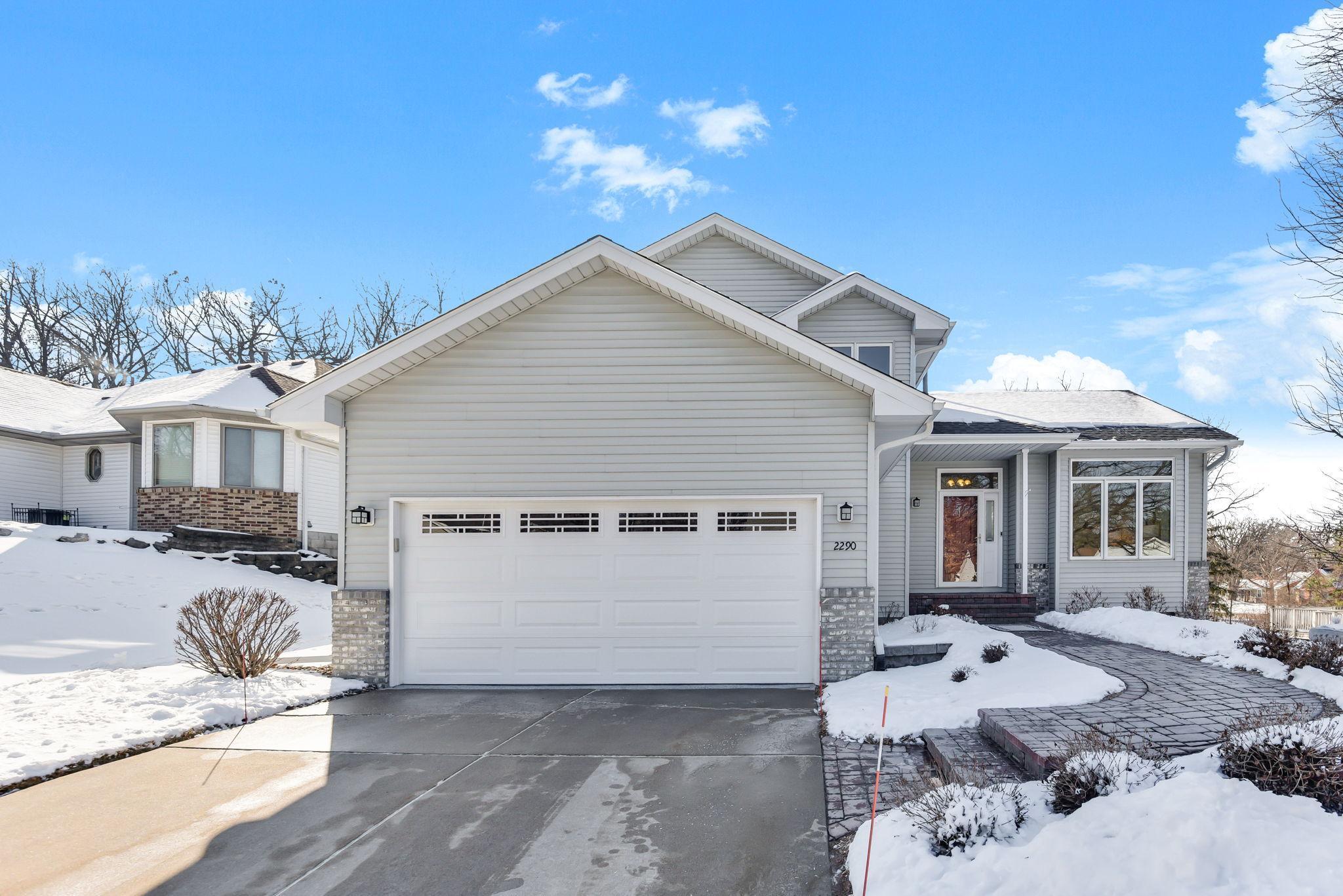 2290 Hillwood Drive E