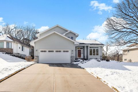 2290 Hillwood Drive E Maplewood MN 55119