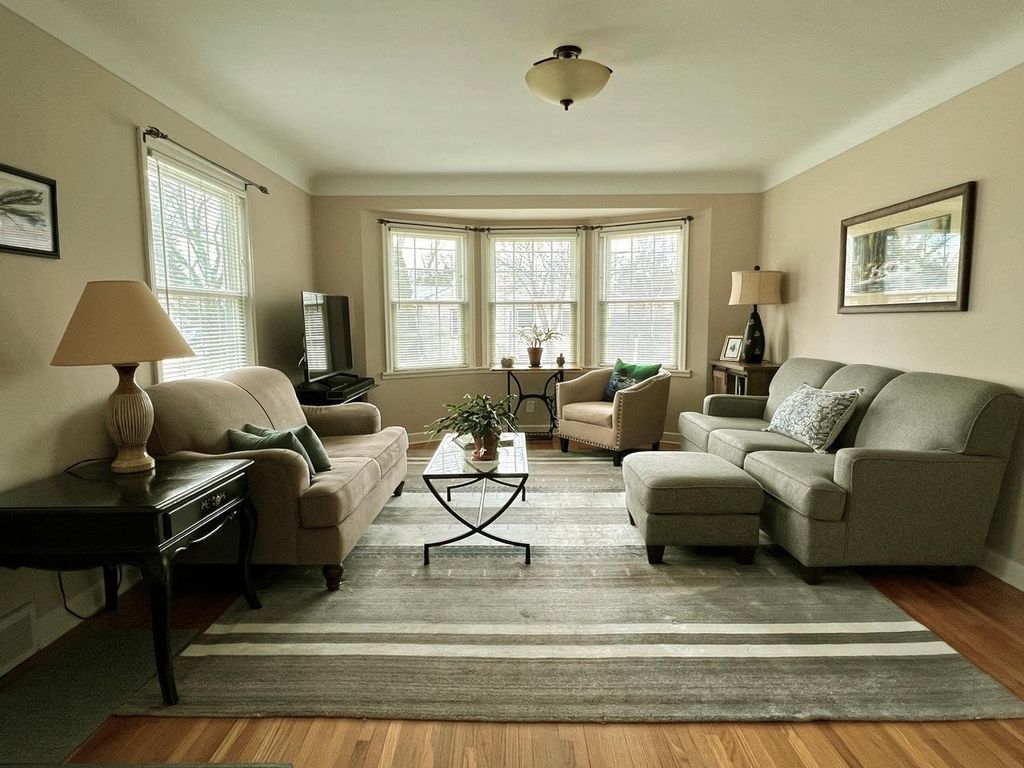 Photo of 891 Nebraska Avenue W, Saint Paul, MN 55117 (MLS # 7043394)