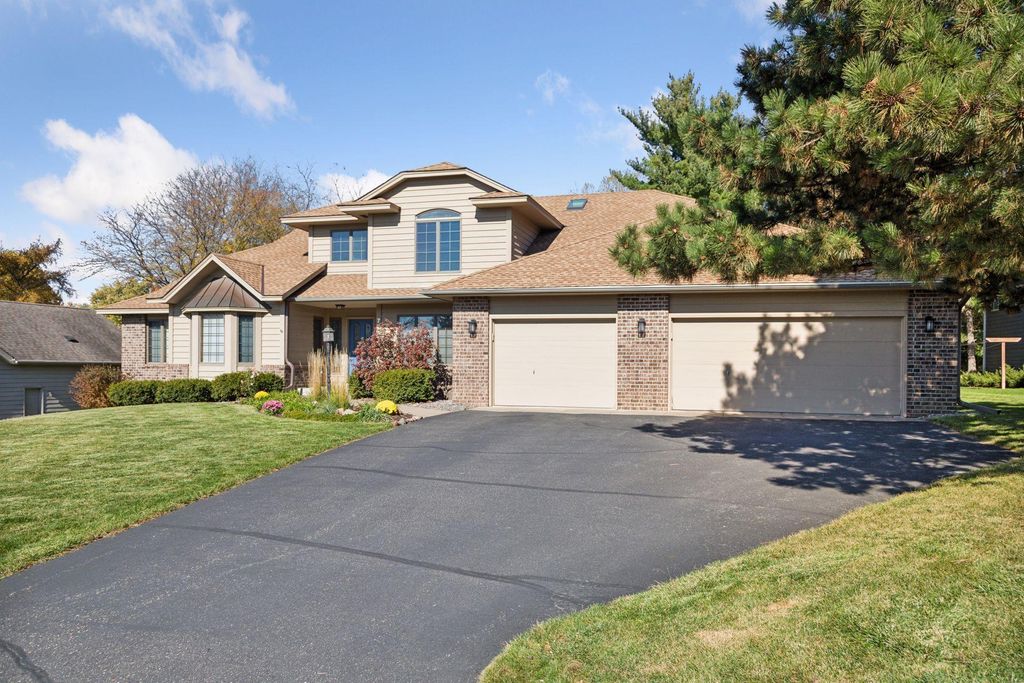 Photo of 703 Wesley Lane, Mendota Heights, MN 55118 (MLS # 6806472)