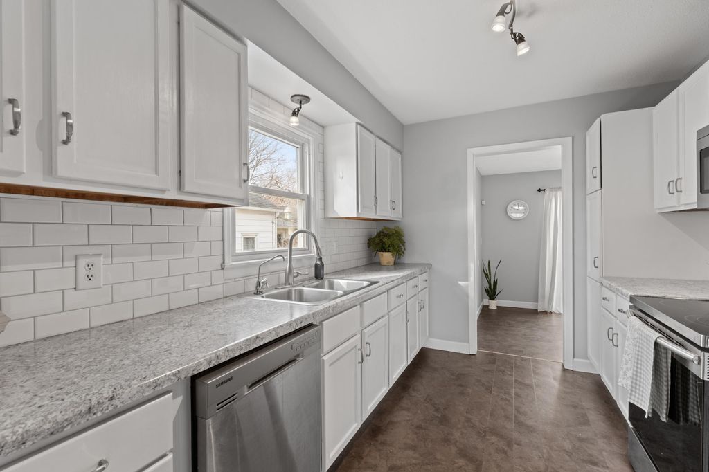 Photo of 1053 3rd Avenue SE, Rochester, MN 55904 (MLS # 7036692)