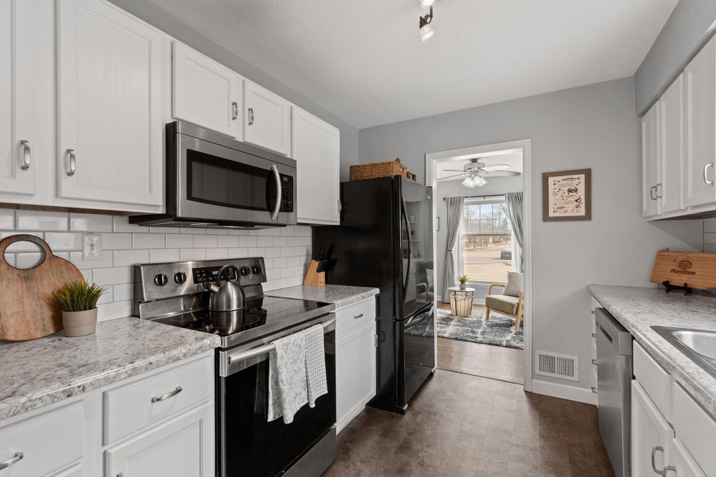 Photo of 1053 3rd Avenue SE, Rochester, MN 55904 (MLS # 7036692)