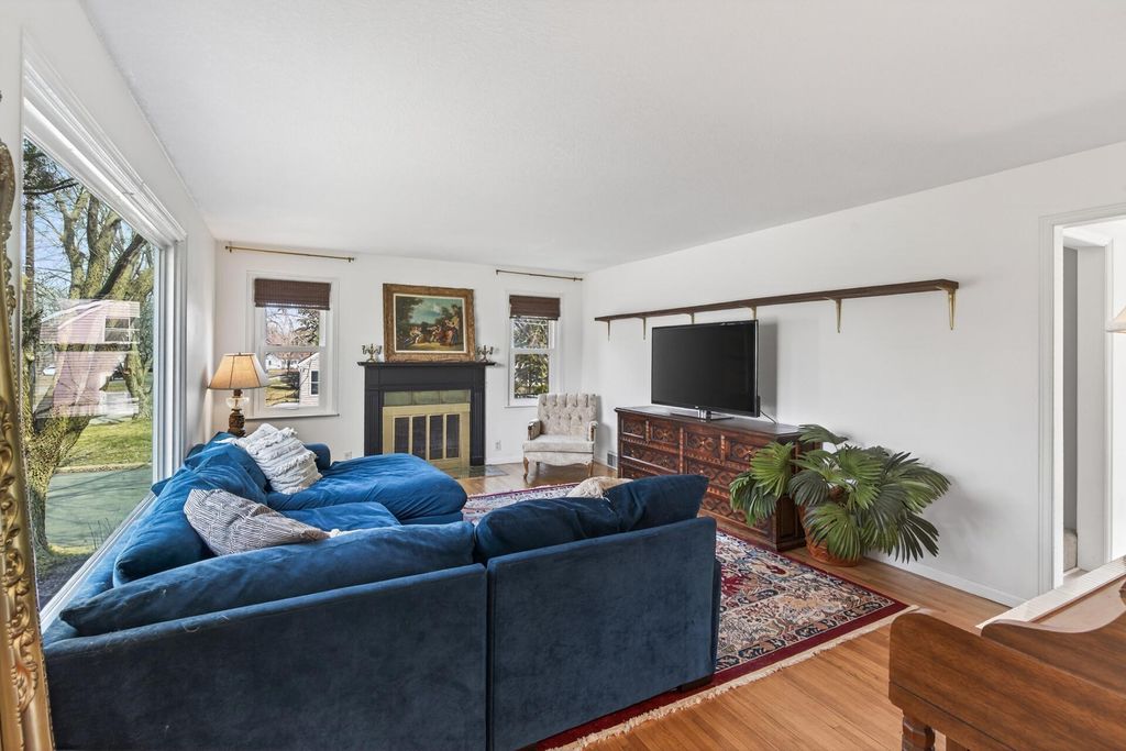 Photo of 2672 Parkview Boulevard, Robbinsdale, MN 55422 (MLS # 7056092)