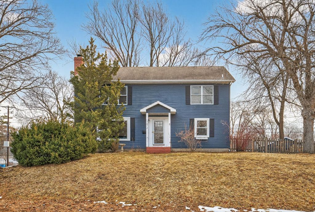 Photo of 2672 Parkview Boulevard, Robbinsdale, MN 55422 (MLS # 7056092)