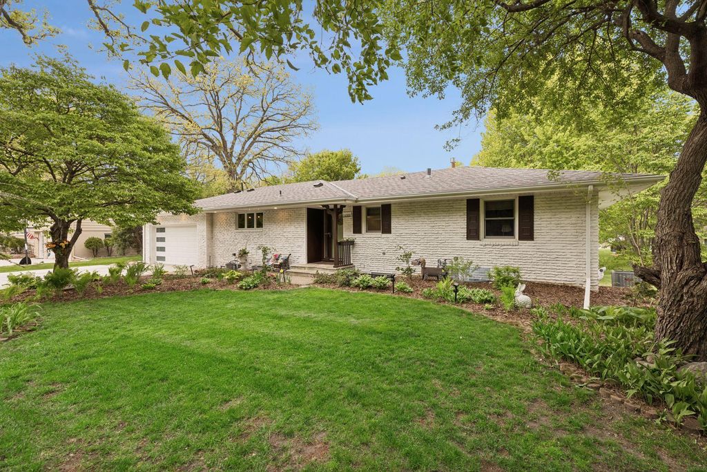 Photo of 16300 Highwood Drive, Minnetonka, MN 55345 (MLS # 7031177)