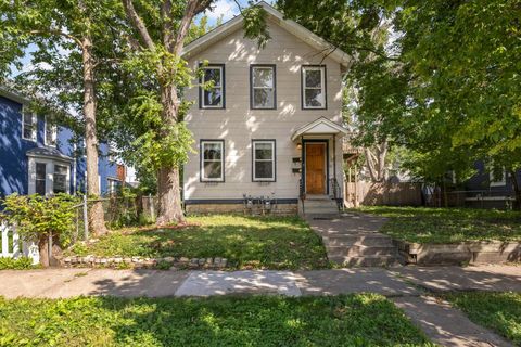 32 Douglas Street Saint Paul MN 55102