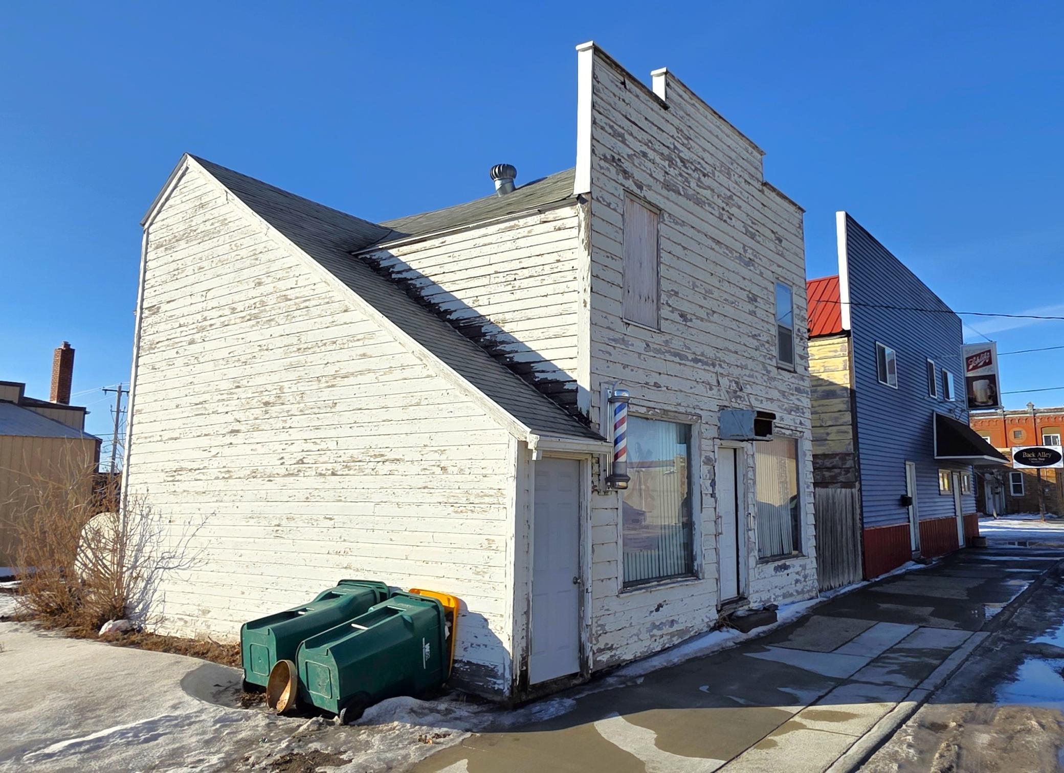 41 C e n t e r Avenue S