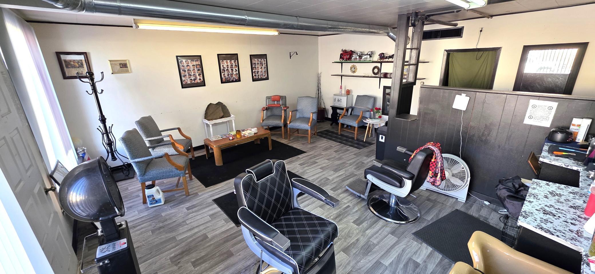 41 C e n t e r Avenue S